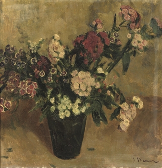 A bouquet of red and pink flowers 