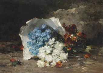 A bouquet with blue and white flowers